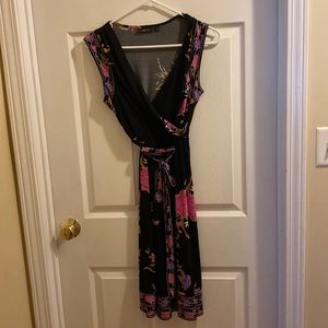Sleeveless V-neck drape, mid length dress with tie waist